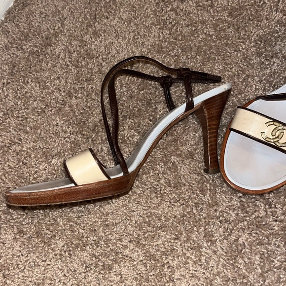 VINTAGE CHANEL HEELS - SIZE 8 🩵 - Picture 4 of 10
